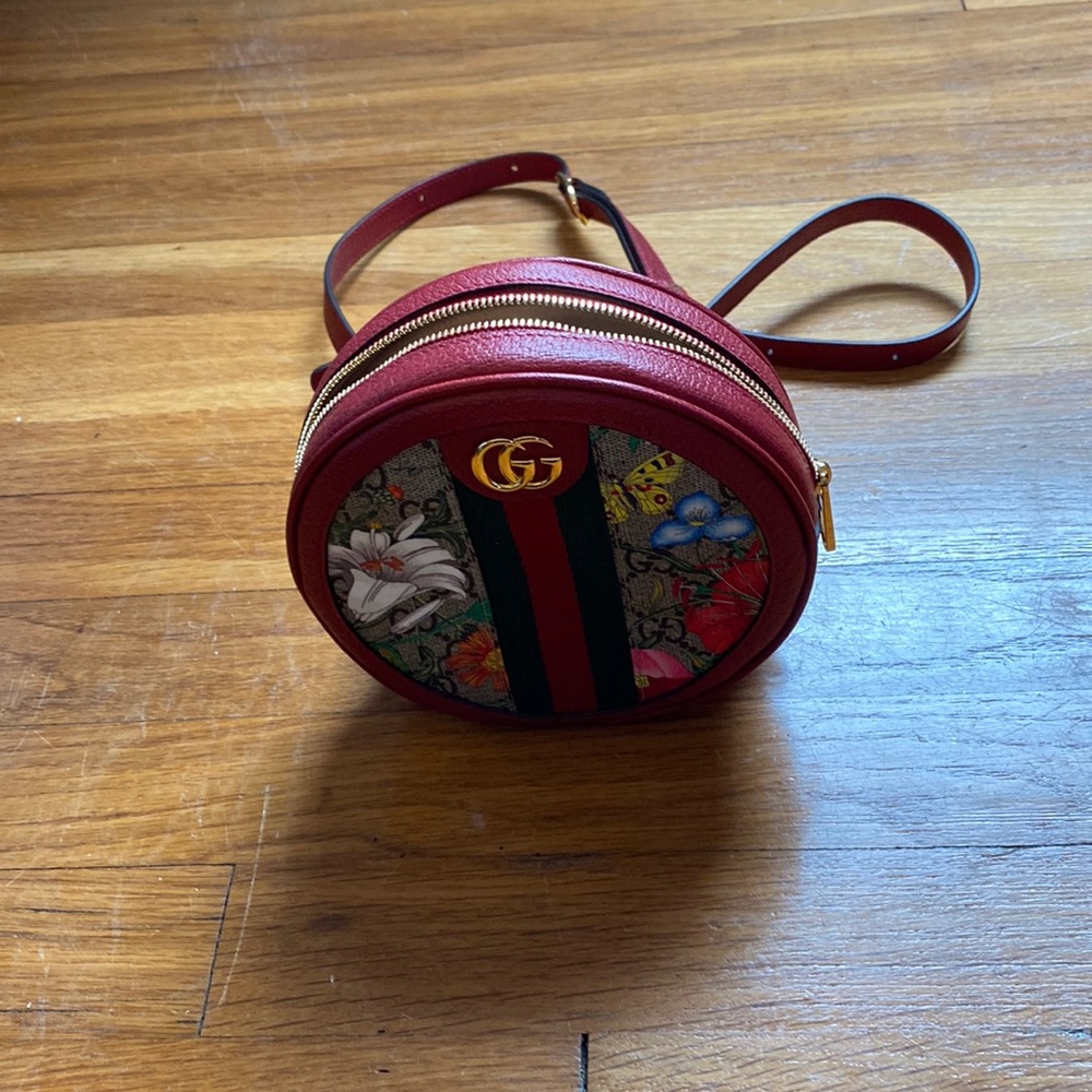 Gucci mini ophidia round backpack.